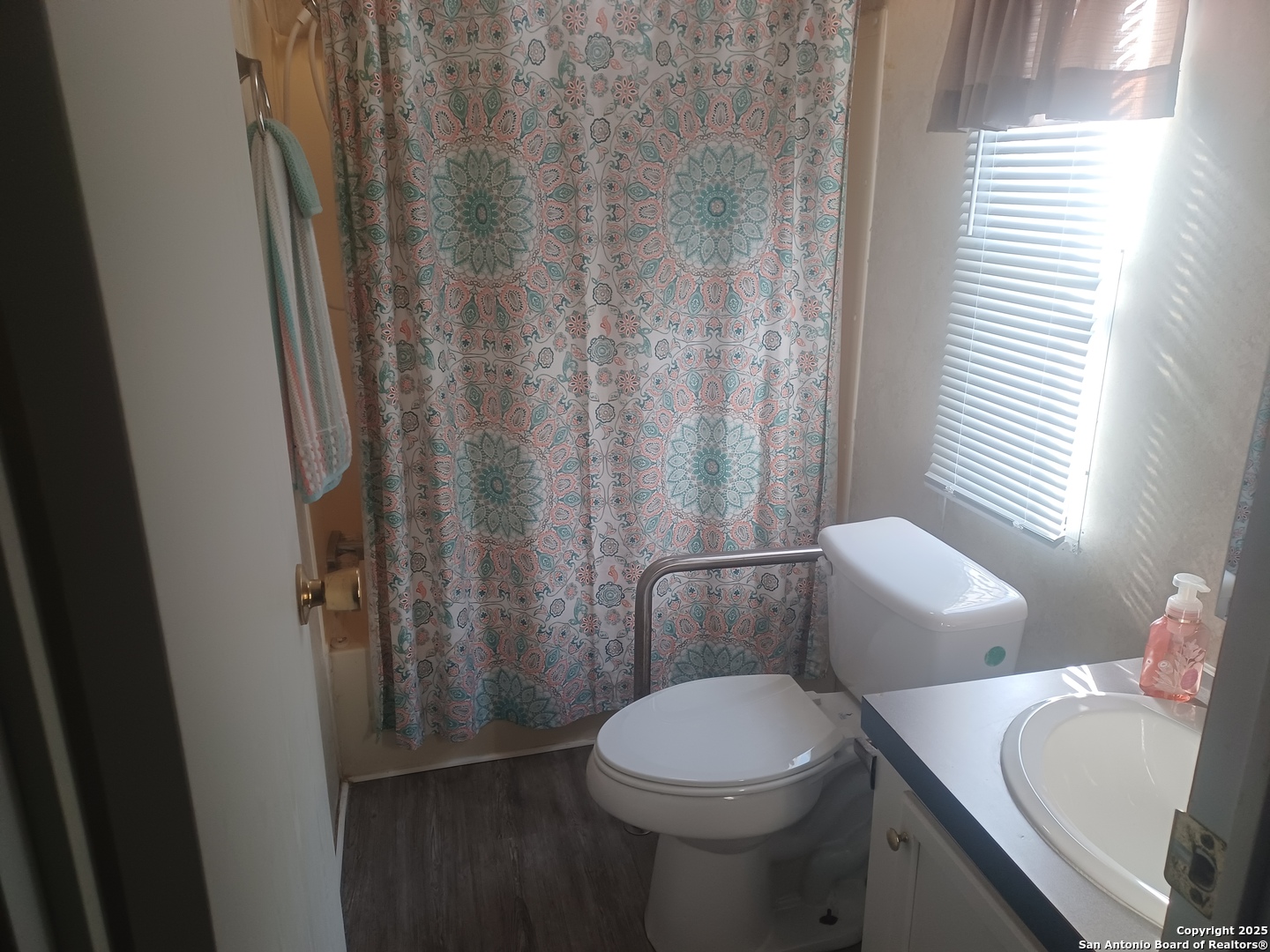 400 Dr Pleasanton, TX 78064 - Photo 11 of 14 a bathroom with a toilet and a sink