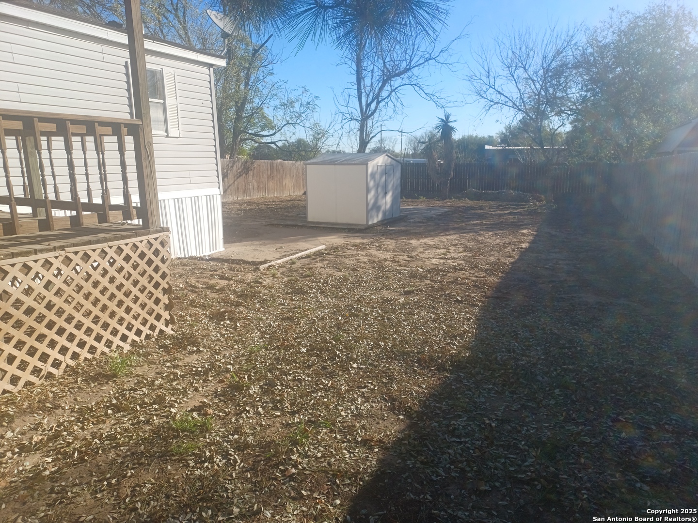 400 Dr Pleasanton, TX 78064 - Photo 12 of 14 a view of a yard