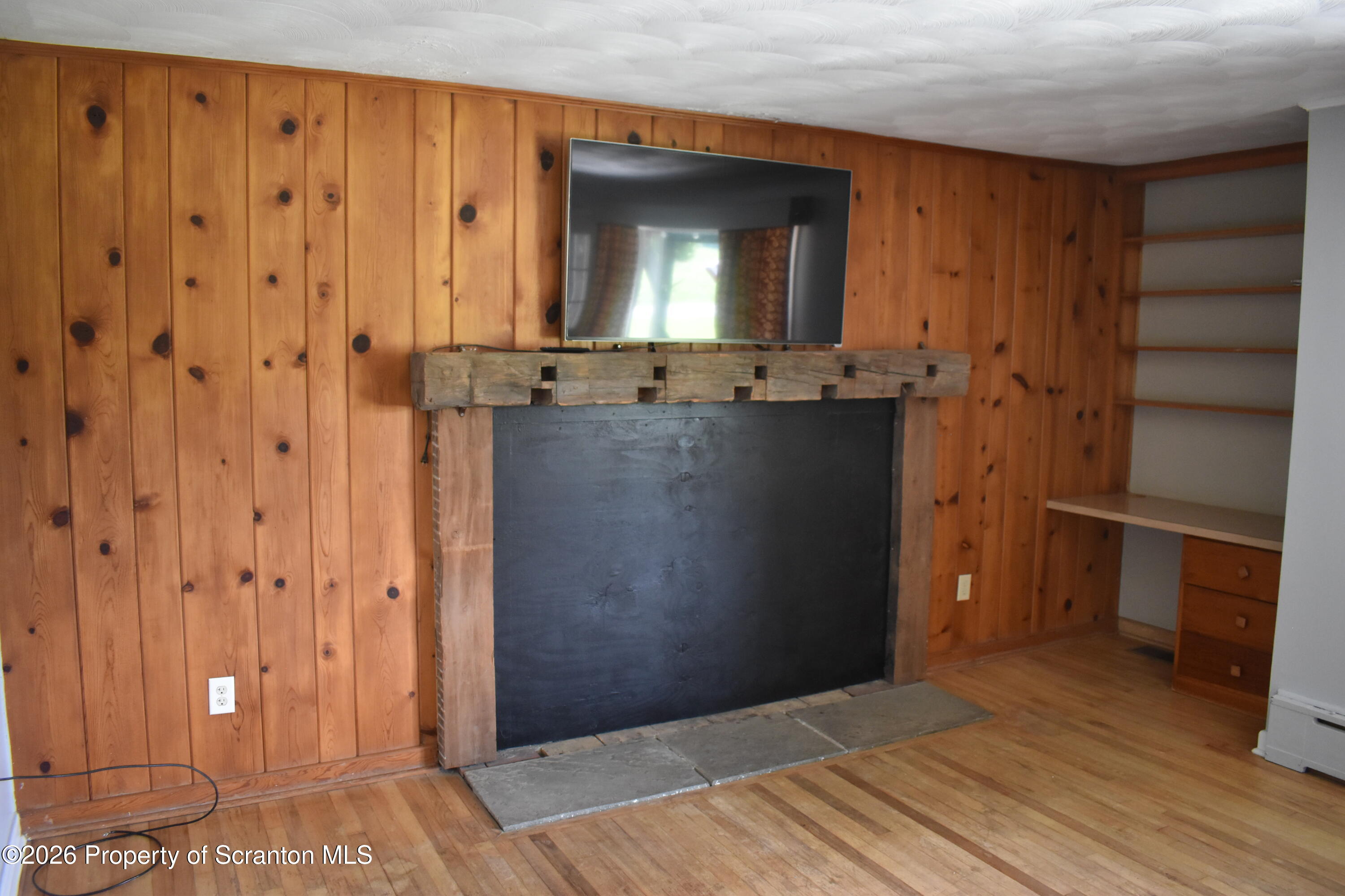 28 Olin Road Montrose, PA 18801 - Photo 13 of 31 Living Room