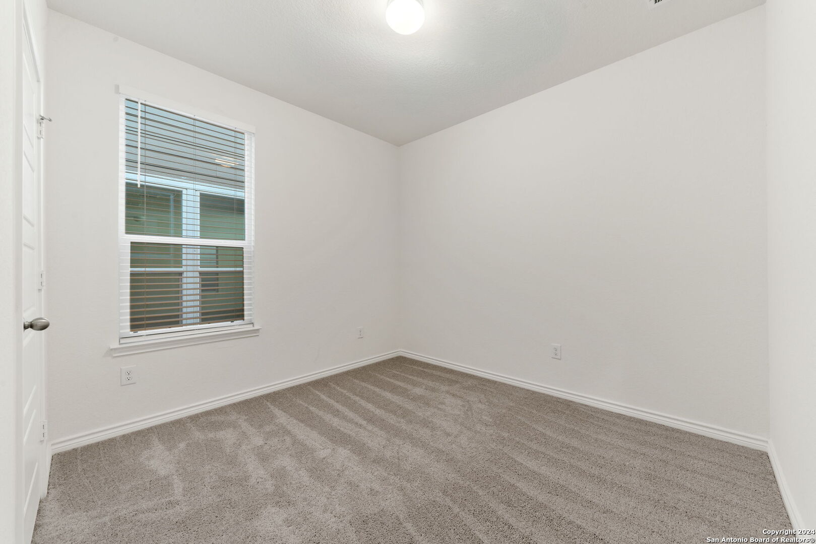 14839 Vance Jackson Road, Unit 910 San Antonio, TX 78249 - Photo 15 of 29 an empty room with a window