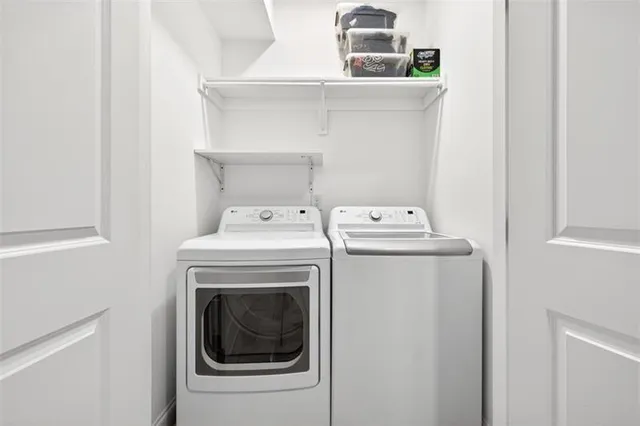 a view of a house with backyard and garden