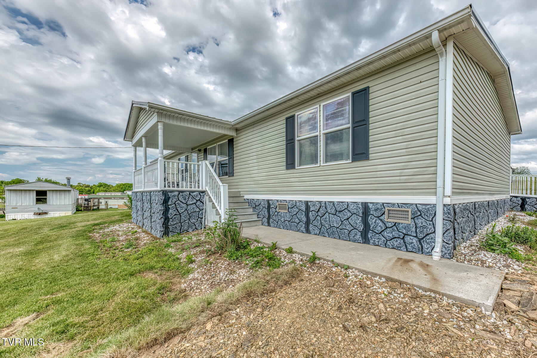 2069 Devault Bridge Road Piney Flats, TN 37686 - Photo 23 of 36 2069 Devault Bridge Rd-23