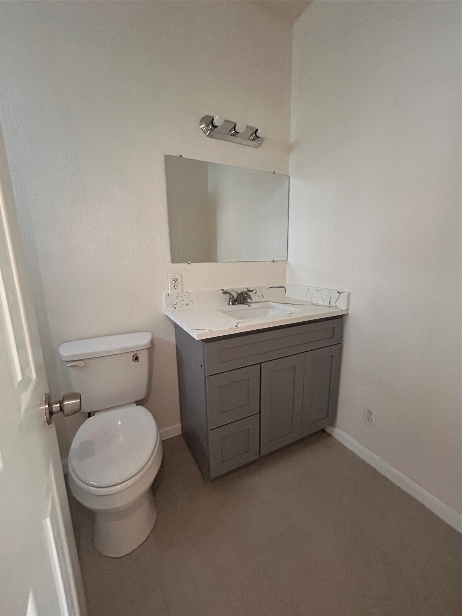 6841 Larkstone Street, Unit B Houston, TX 77028 - Photo 5 of 11 a bathroom with a toilet a sink and mirror