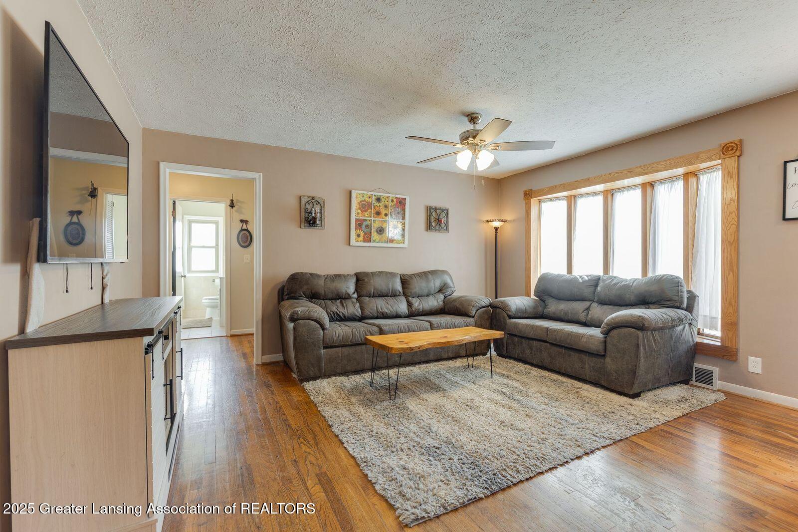 2224 Pembroke Road Lansing, MI 48906 - Photo 16 of 49 n71Mf_Xw
