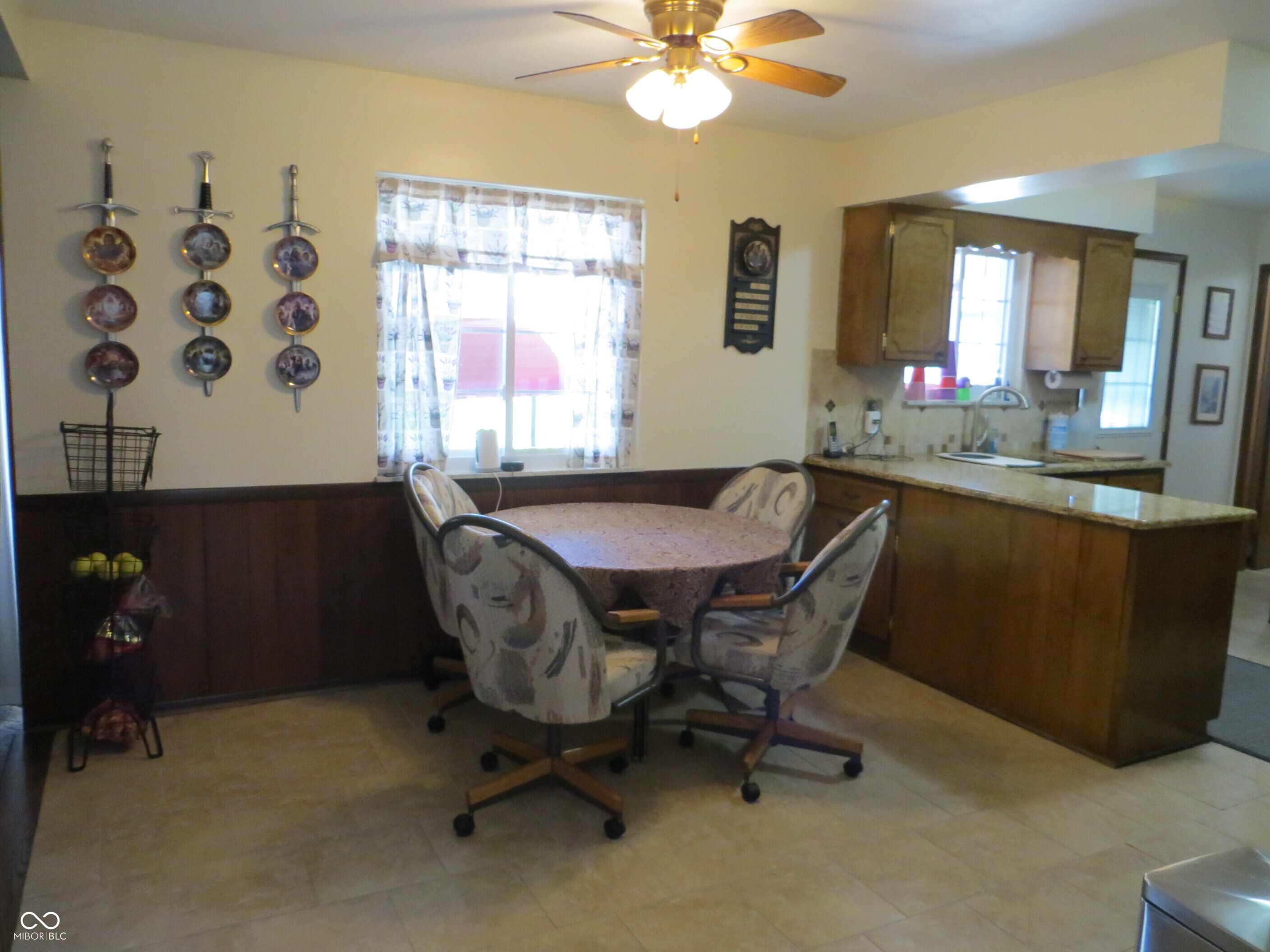 628 Ralston Road Indianapolis, IN 46217 - Photo 16 of 48 Gallery Image 16