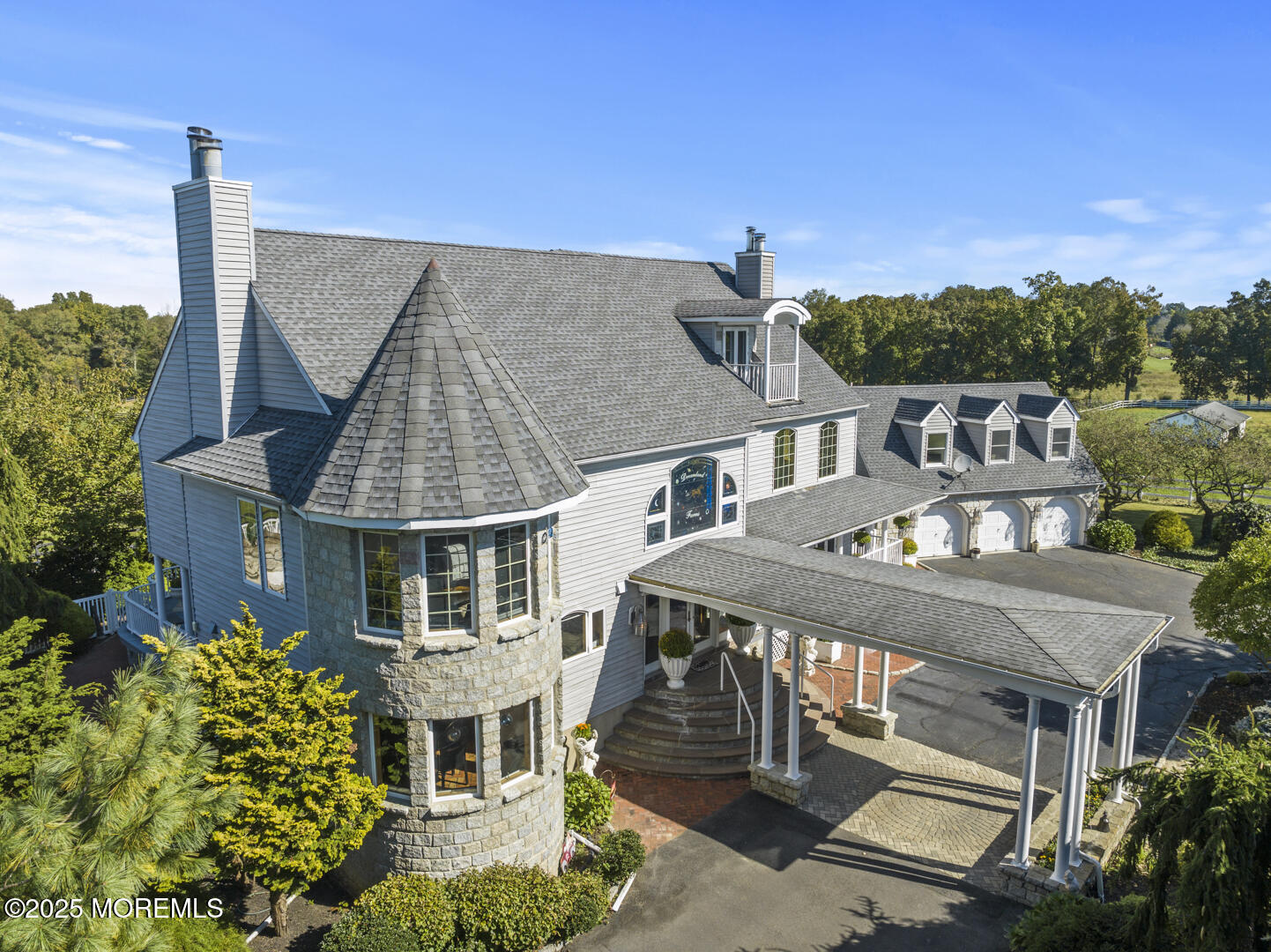 18 Schoolhouse Road Cream Ridge, NJ 08514 - Photo 5 of 136 a front view of a house with a garden