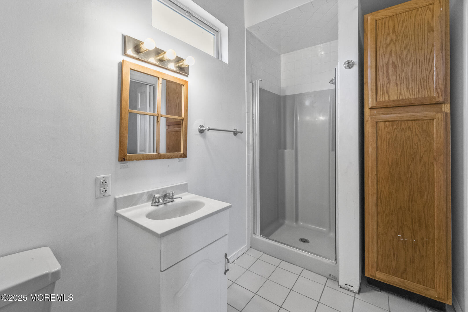 18 Schoolhouse Road Cream Ridge, NJ 08514 - Photo 79 of 136 a bathroom with a shower a sink and a mirror
