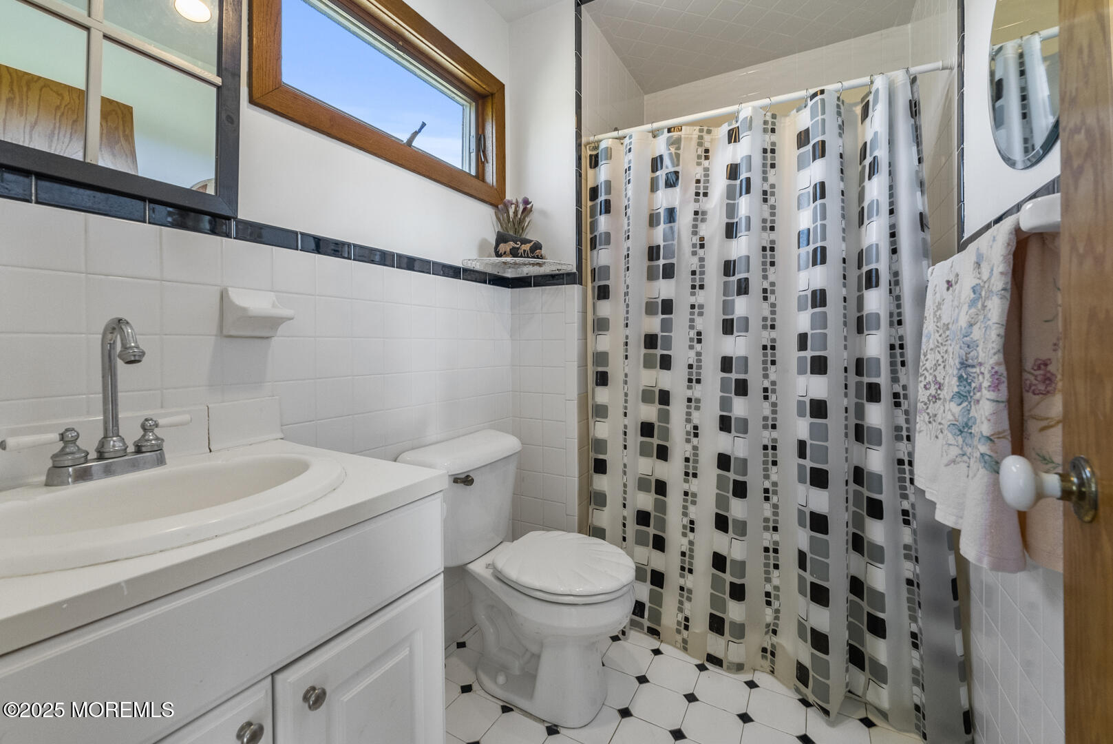 18 Schoolhouse Road Cream Ridge, NJ 08514 - Photo 91 of 136 a bathroom with a sink and a toilet