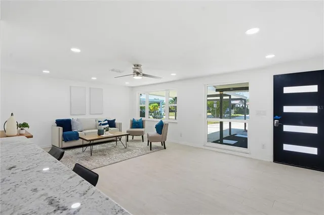 $409,599 | 613 Highview Circle North, Brandon, FL 33510