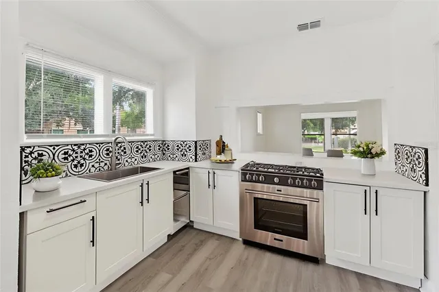 $2,300 | 98 West Esther Street, Orlando, FL 32806