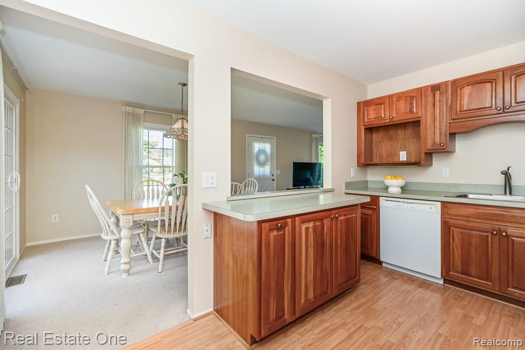 1242 Kings Cove Court Rochester, MI 48306 - Photo 6 of 22 1242 Kings Cove Ct_MLS-011.jpg