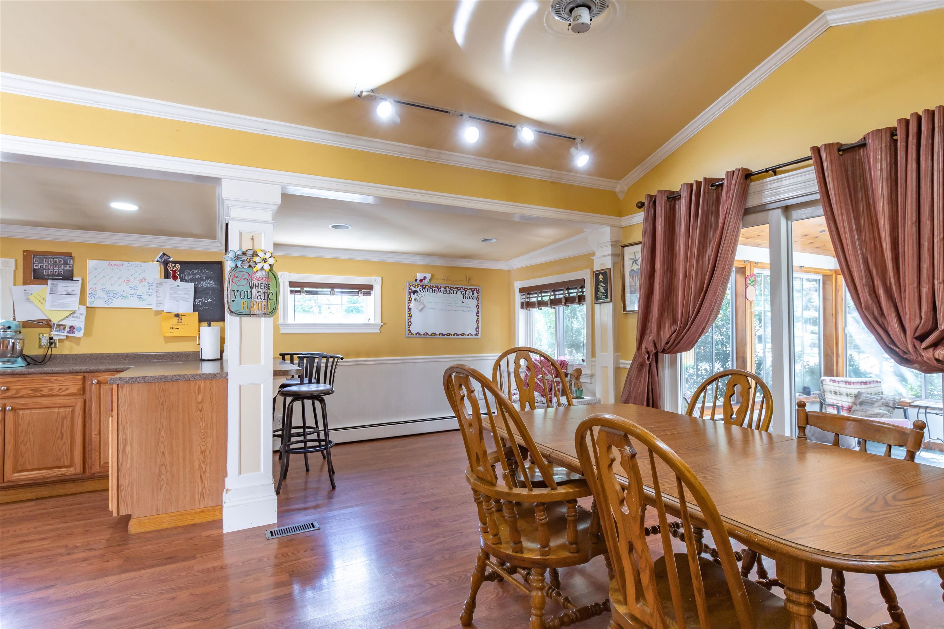 22 Thornton Road Nashua, NH 03063 - Photo 4 of 13 Gallery Image 4