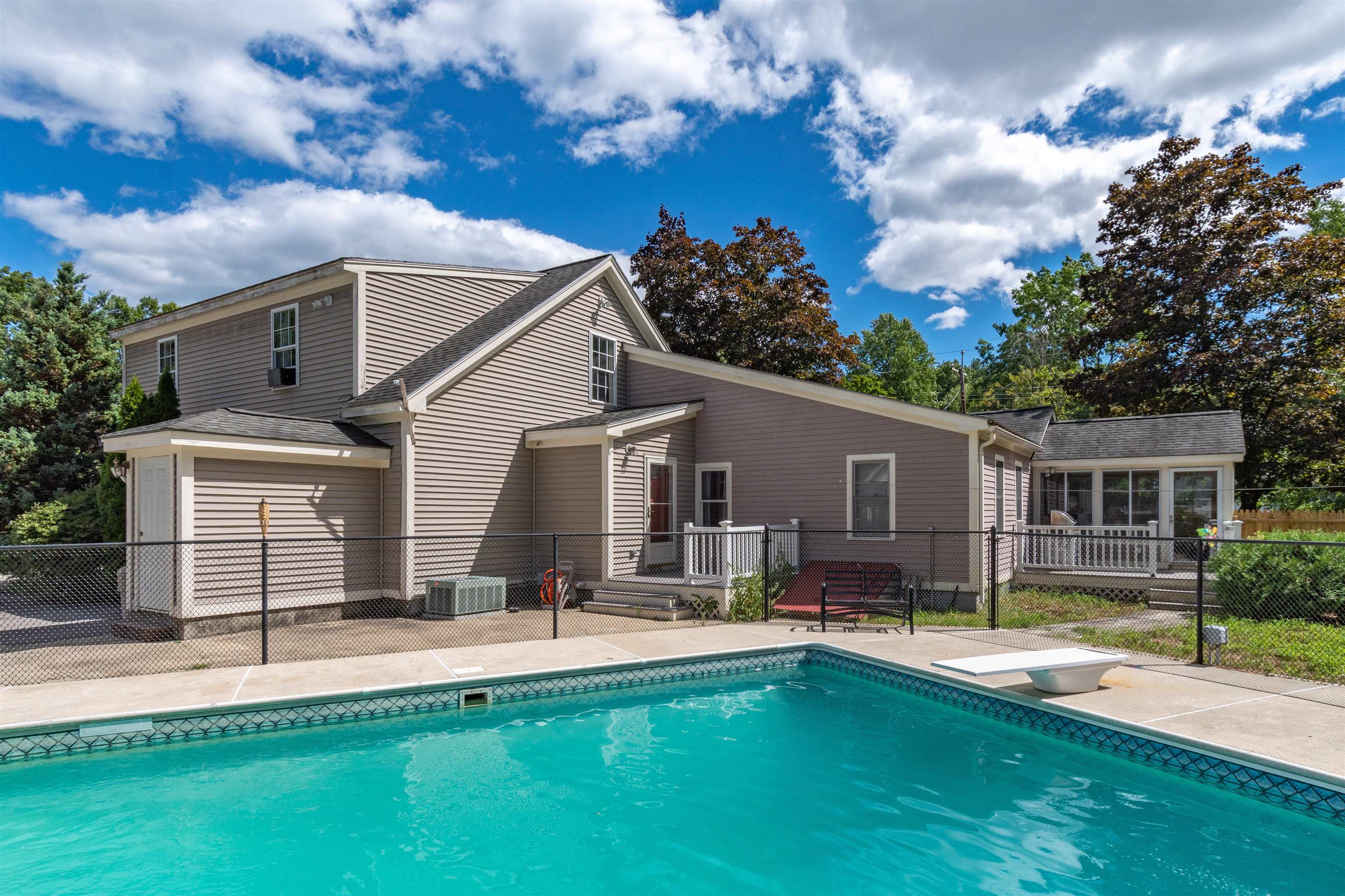 22 Thornton Road Nashua, NH 03063 - Photo 10 of 13 Gallery Image 10