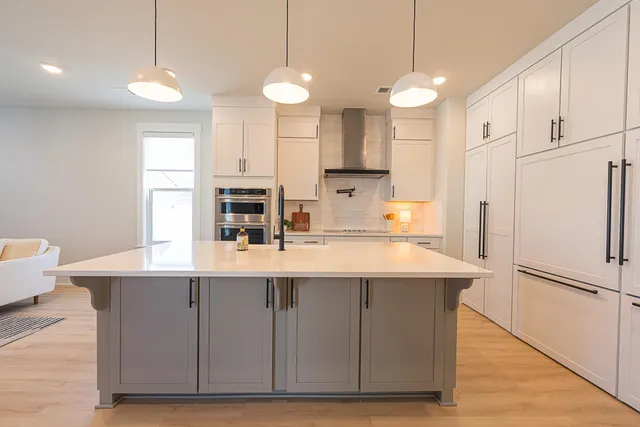 $770,000 | 676 Blueway Avenue, Summerville, SC 29486