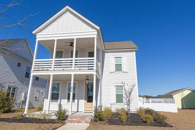 $770,000 | 676 Blueway Avenue, Summerville, SC 29486