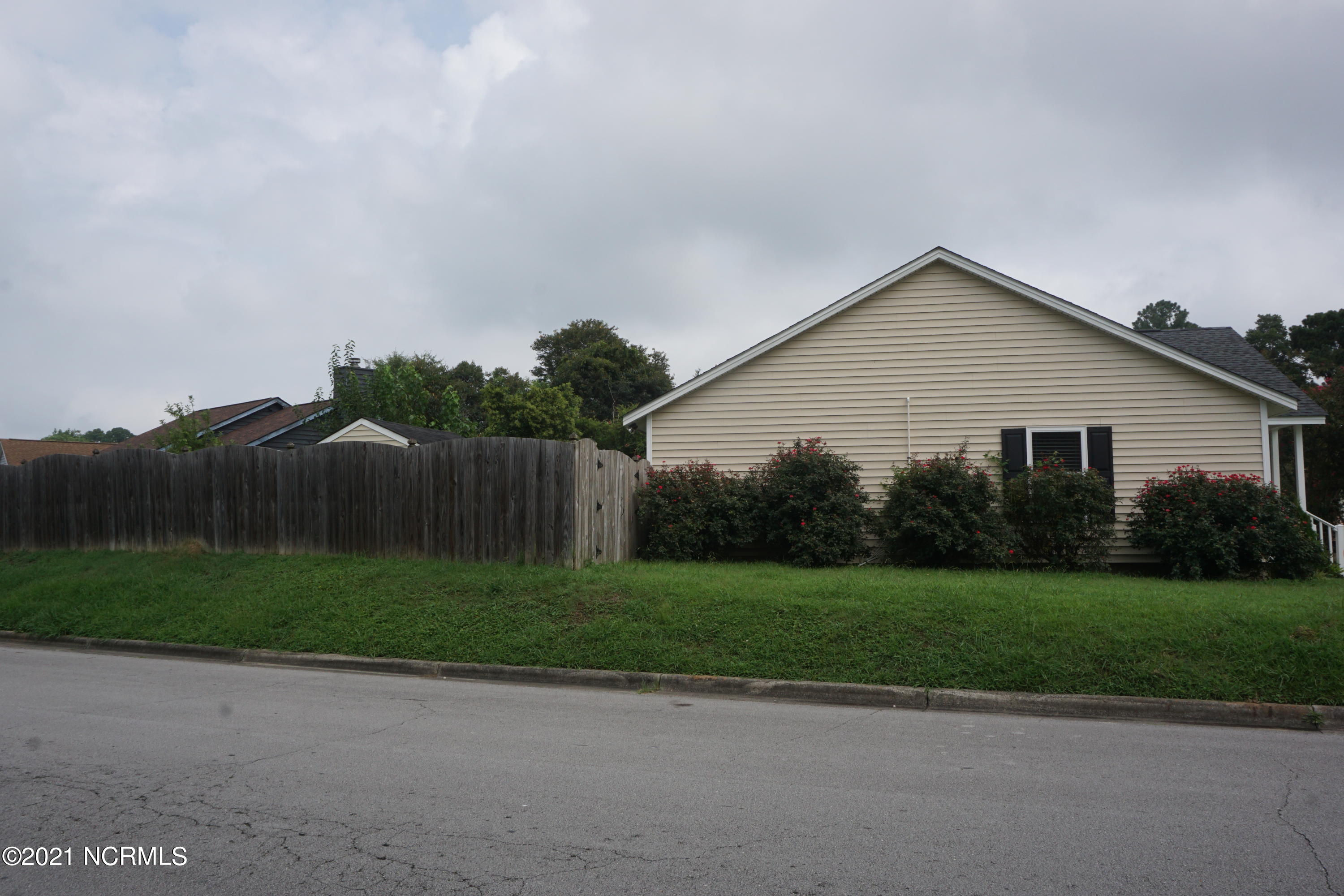 3601 Windy Trail New Bern, NC 28560 - Photo 13 of 14 Back fenced in