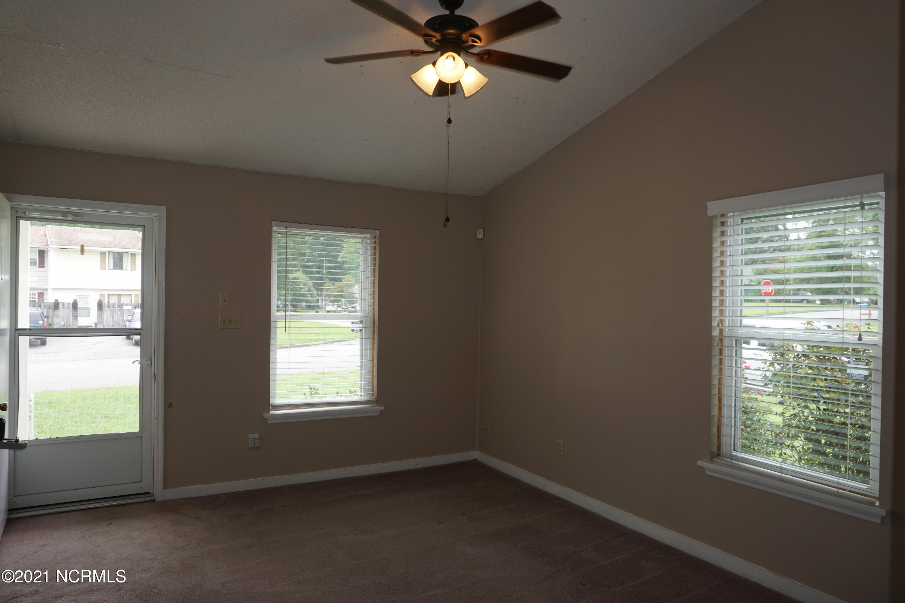 3601 Windy Trail New Bern, NC 28560 - Photo 3 of 14 Living room