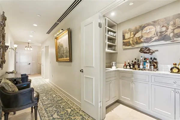 $6,200,000 | 2 Canal Street, Unit 2505, New Orleans, LA 70130