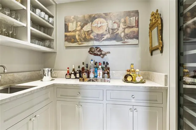 $6,450,000 | 2 Canal Street, Unit 2505, New Orleans, LA 70130