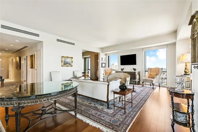 $6,450,000 | 2 Canal Street, Unit 2505, New Orleans, LA 70130
