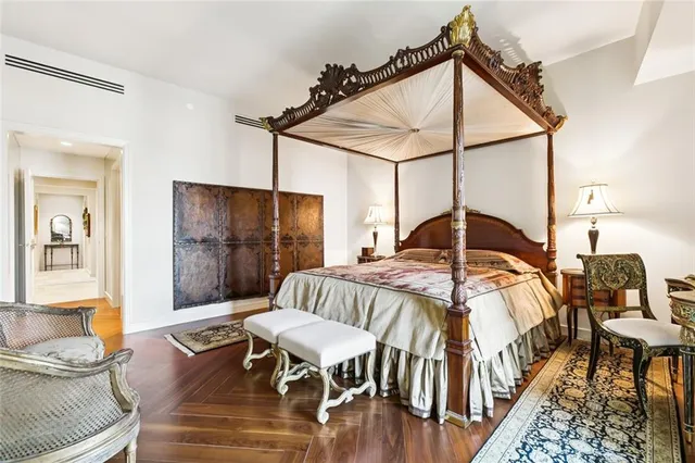 $6,450,000 | 2 Canal Street, Unit 2505, New Orleans, LA 70130