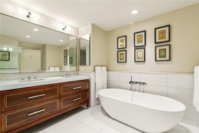 $6,450,000 | 2 Canal Street, Unit 2505, New Orleans, LA 70130