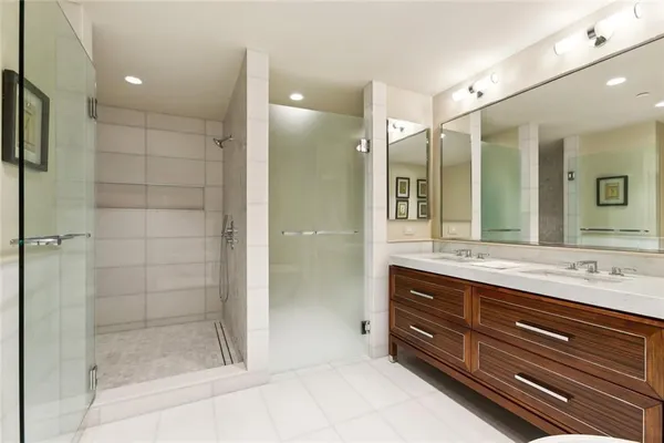 $6,200,000 | 2 Canal Street, Unit 2505, New Orleans, LA 70130