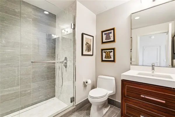 $6,200,000 | 2 Canal Street, Unit 2505, New Orleans, LA 70130