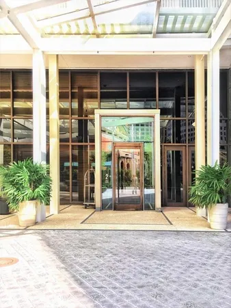 $6,200,000 | 2 Canal Street, Unit 2505, New Orleans, LA 70130