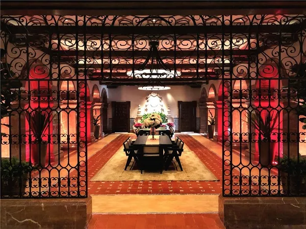 $6,200,000 | 2 Canal Street, Unit 2505, New Orleans, LA 70130