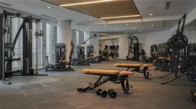 $6,450,000 | 2 Canal Street, Unit 2505, New Orleans, LA 70130