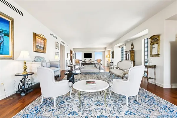 $6,200,000 | 2 Canal Street, Unit 2505, New Orleans, LA 70130