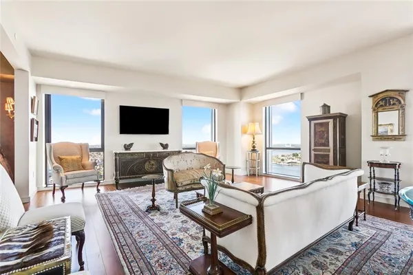 $6,200,000 | 2 Canal Street, Unit 2505, New Orleans, LA 70130