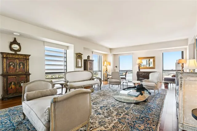 $6,450,000 | 2 Canal Street, Unit 2505, New Orleans, LA 70130