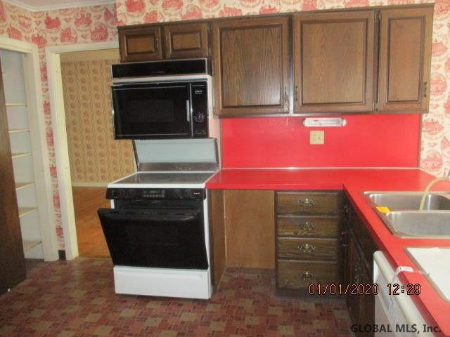 1329 Rowe Road Niskayuna, NY 12309 - Photo 8 of 25 Photo 8