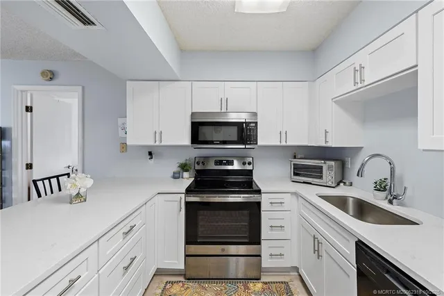 $159,900 | 212 Southeast Village Drive, Unit 212, Port St. Lucie, FL 34952