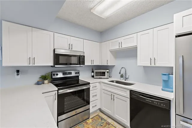 $159,900 | 212 Southeast Village Drive, Unit 212, Port St. Lucie, FL 34952