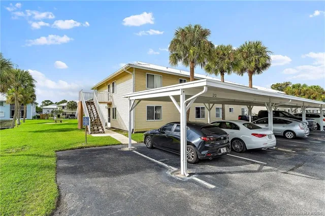 $159,900 | 212 Southeast Village Drive, Unit 212, Port St. Lucie, FL 34952