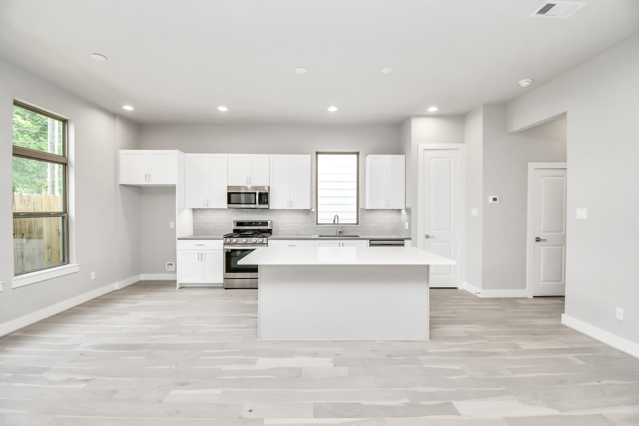 540 Janisch Road, Unit C Houston, TX 77018 - Photo 12 of 49 Gallery Image 12