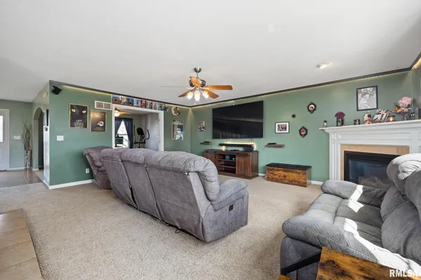 $425,000 | 1130 Belsly Way, Metamora, IL 61548