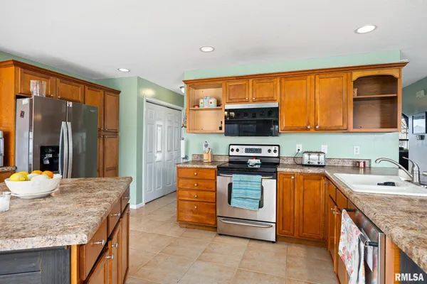 $425,000 | 1130 Belsly Way, Metamora, IL 61548