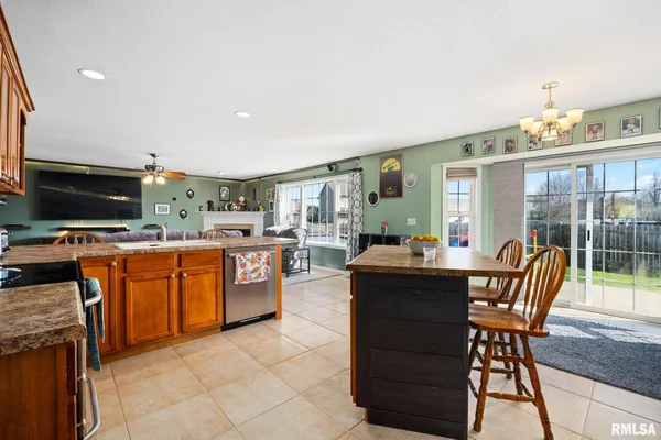$425,000 | 1130 Belsly Way, Metamora, IL 61548