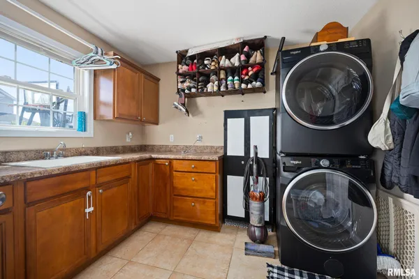 $425,000 | 1130 Belsly Way, Metamora, IL 61548