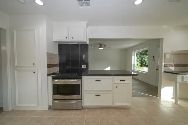 $2,300 | 5471 Loch Lomond Drive, Houston, TX 77096