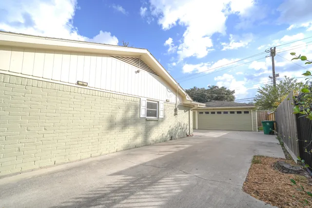 $2,300 | 5471 Loch Lomond Drive, Houston, TX 77096