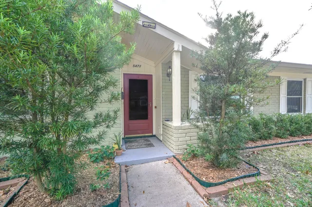 $2,300 | 5471 Loch Lomond Drive, Houston, TX 77096