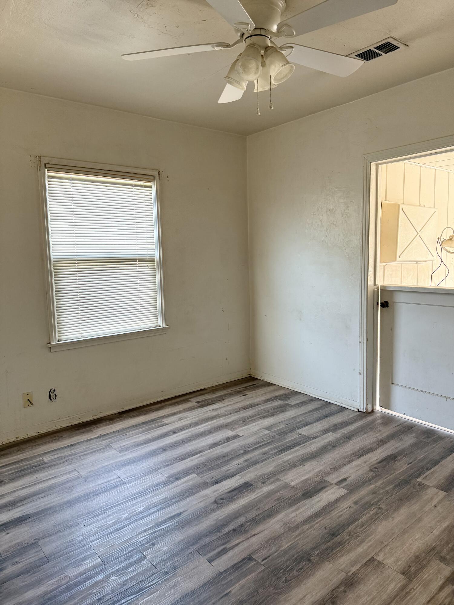 137 North H Street Exeter, CA 93221 - Photo 11 of 22 IMG_1540