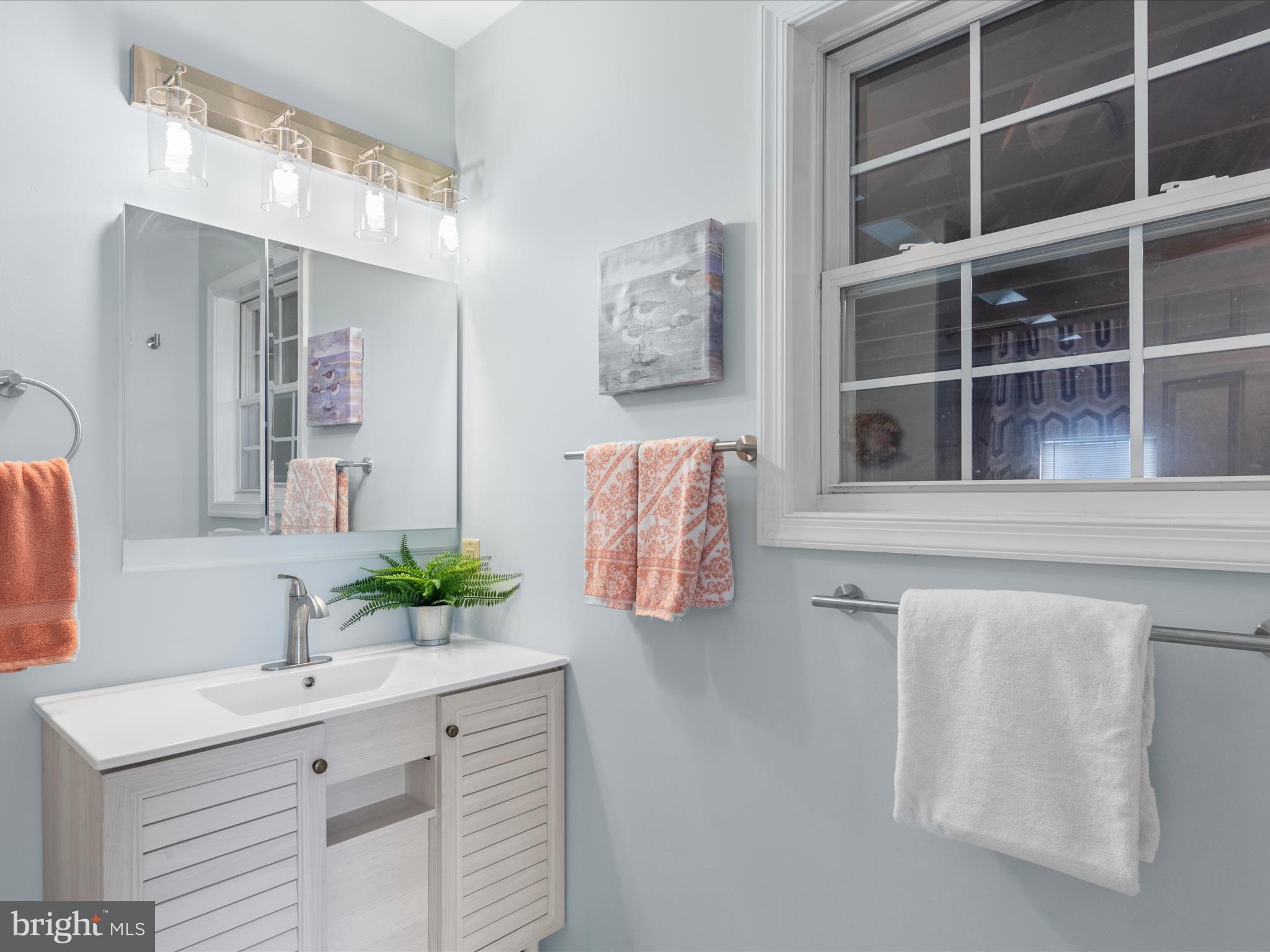 1117 High Street Cambridge, MD 21613 - Photo 26 of 48 Primary Bathroom