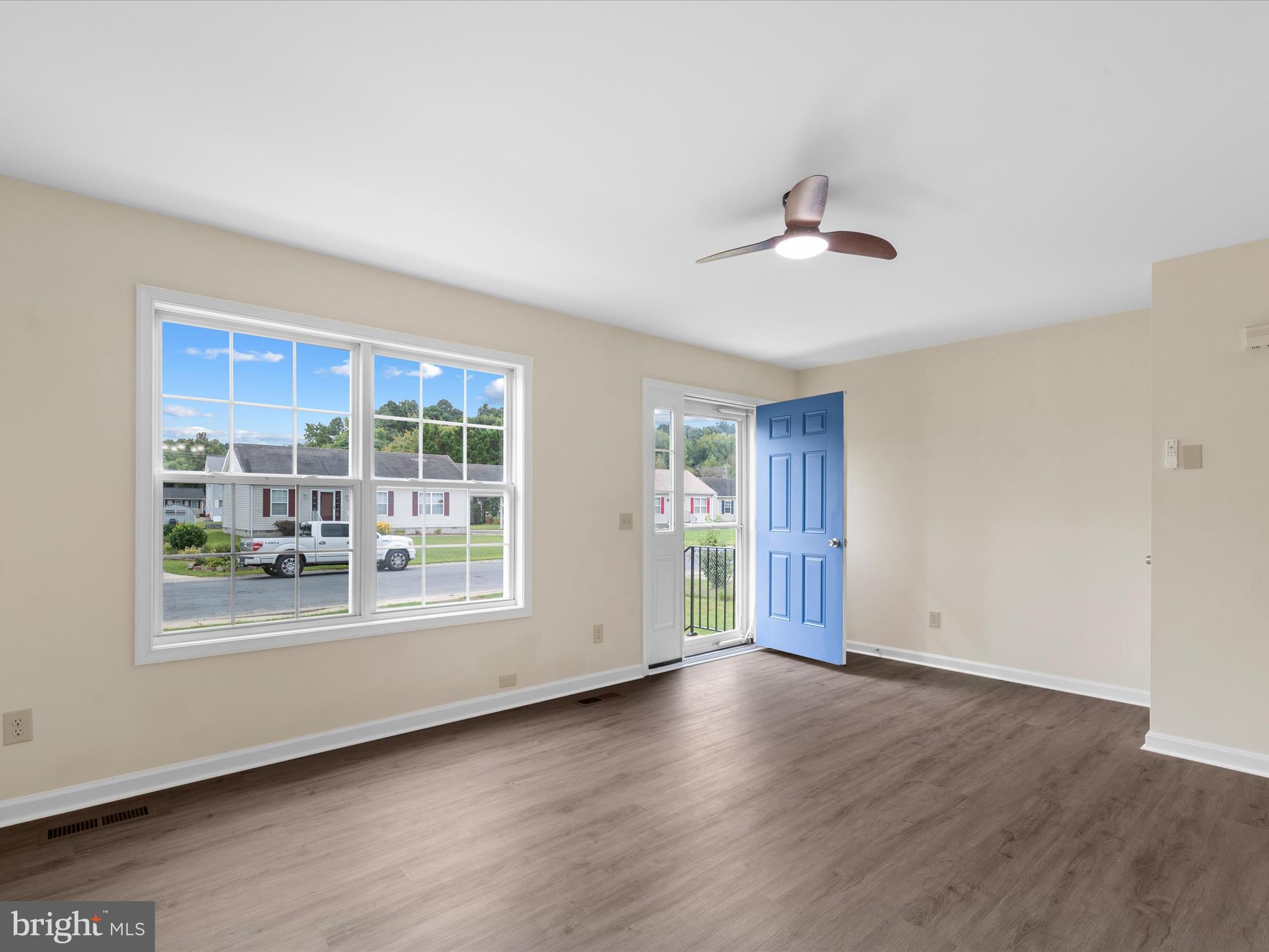 1117 High Street Cambridge, MD 21613 - Photo 9 of 48 Living Room