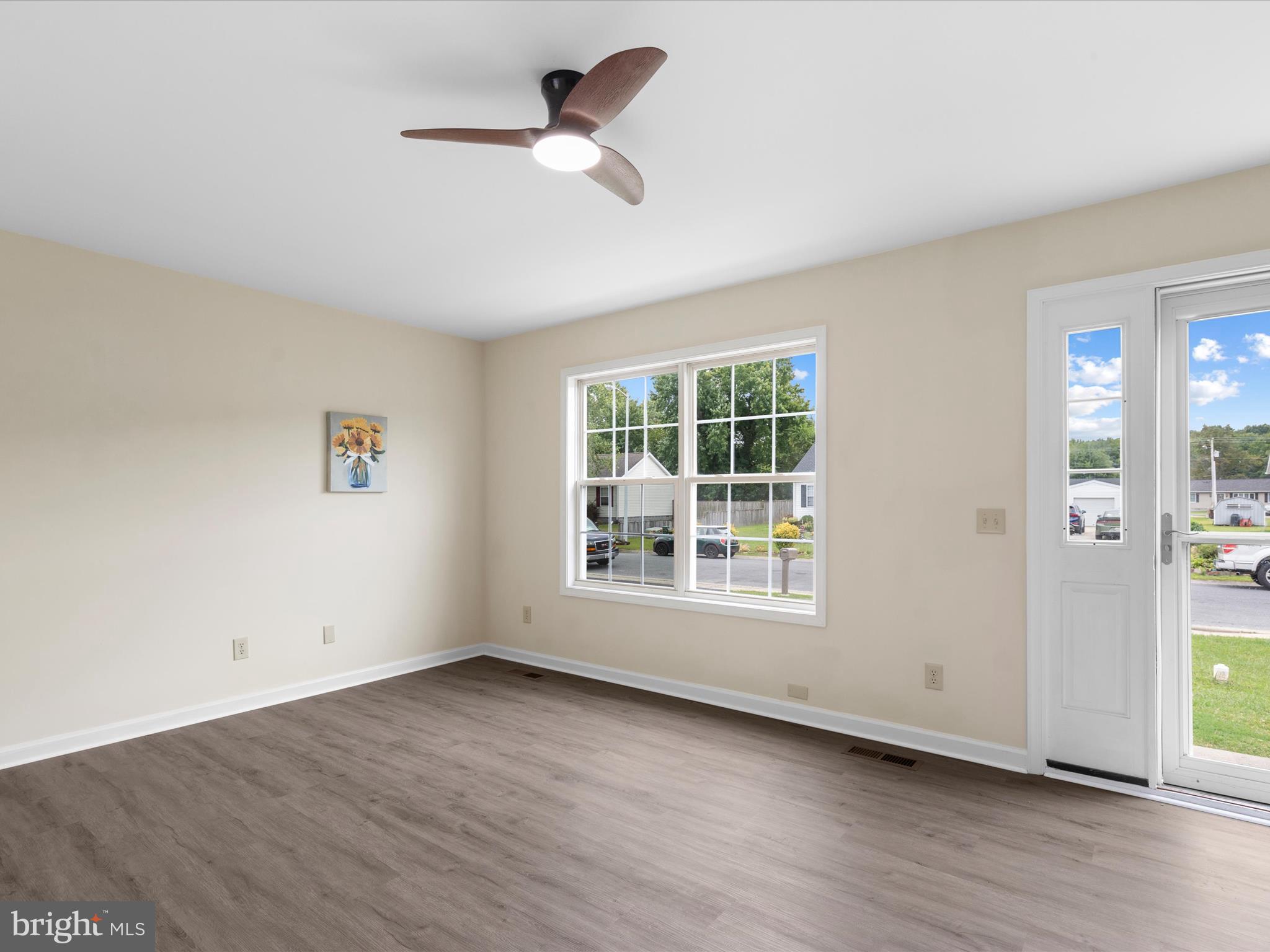 1117 High Street Cambridge, MD 21613 - Photo 10 of 48 Living Room